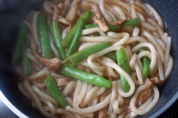 四季豆焖乌冬面