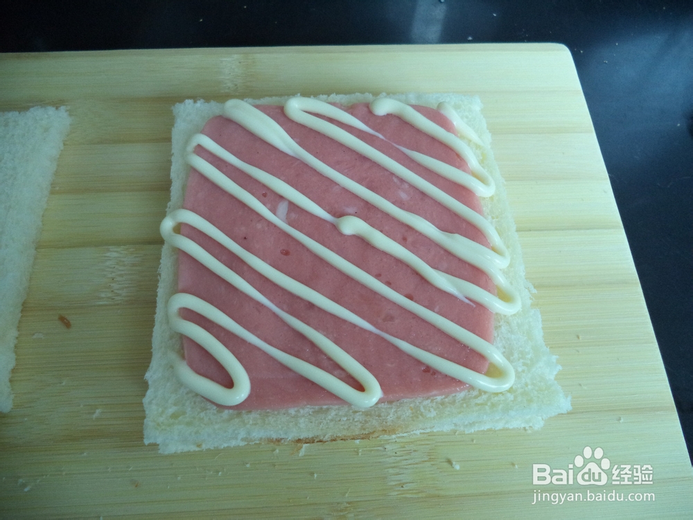 烤肉松三明治怎么做