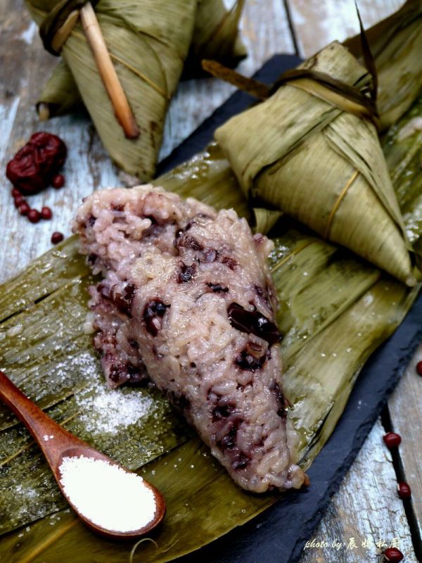 红豆红枣黑米粽子