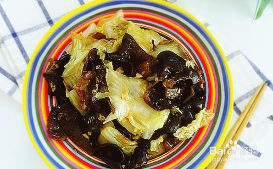 木耳炒白菜的做法