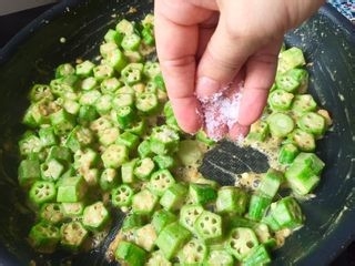 黄秋葵炒咸蛋黄