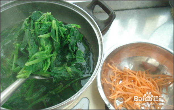 教你快速做出胡萝卜拌菠菜