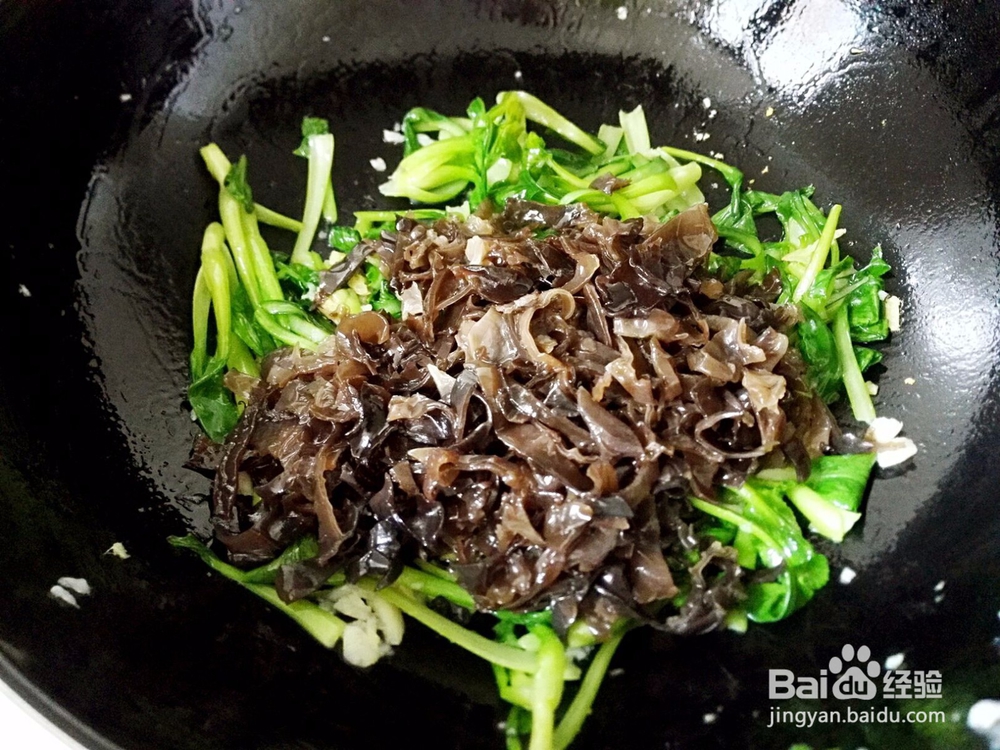 木耳炒青菜的做法