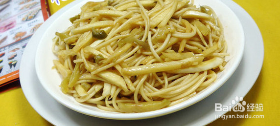 家常菜谱——榨菜茭白丝炒面