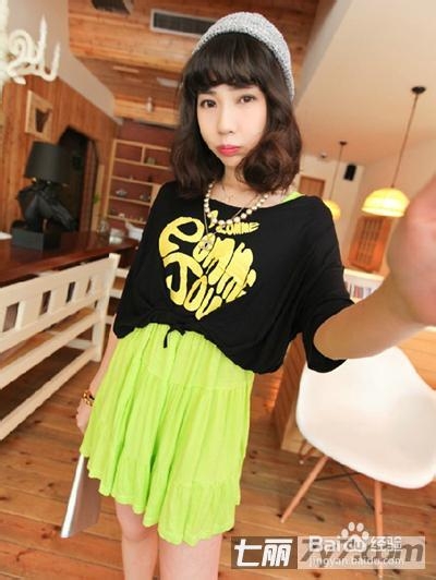 潮女分享宽松短袖T恤搭配 极简风打造完美比例