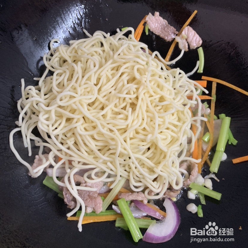 香气浓郁的瘦肉鸡蛋炒面