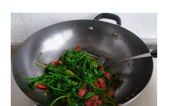 怎么做香肠炒灰灰菜