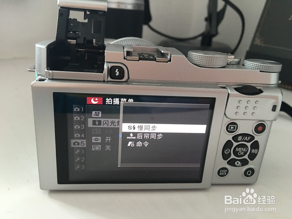 富士X-A2怎样开启闪光灯?