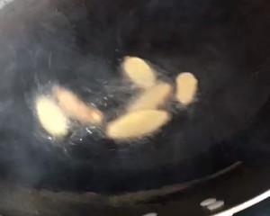 奶白鱼头汤的做法