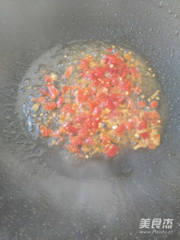 剁椒木耳炒鸡蛋