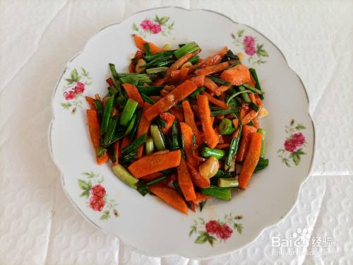 胡萝卜炒蒜尾的做法