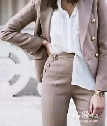 上班女性要怎么穿才得体