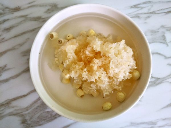 银耳莲子木瓜羹