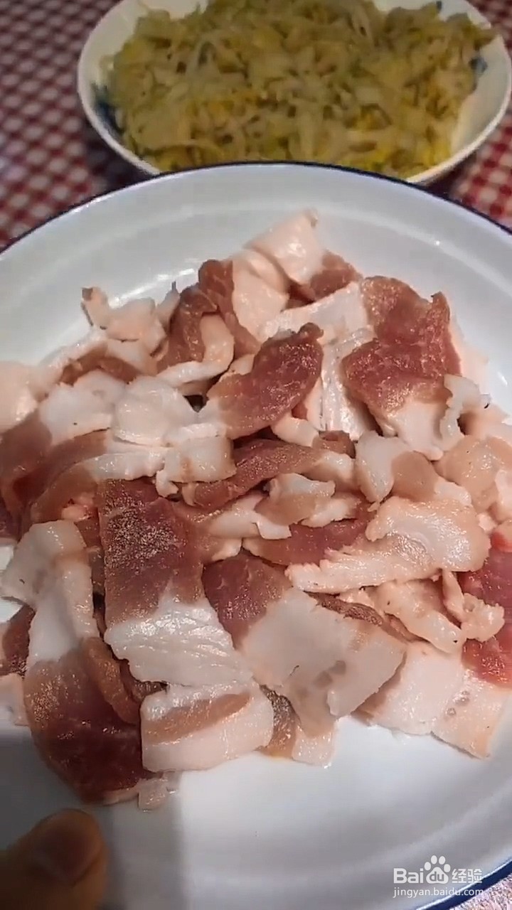 如何制作五花肉炒酸菜？