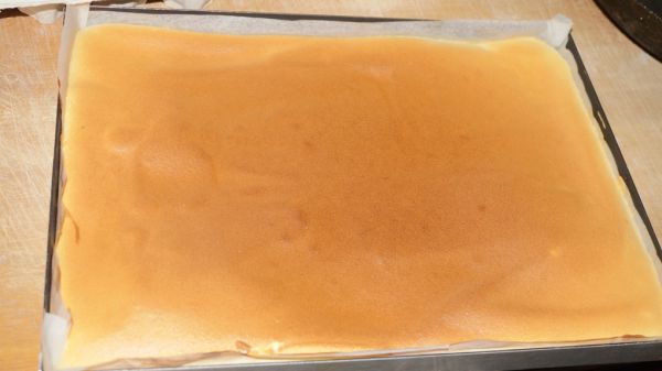 奶油戚风蛋糕卷