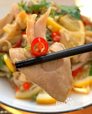 如何自制柠檬手撕鸡腿肉？
