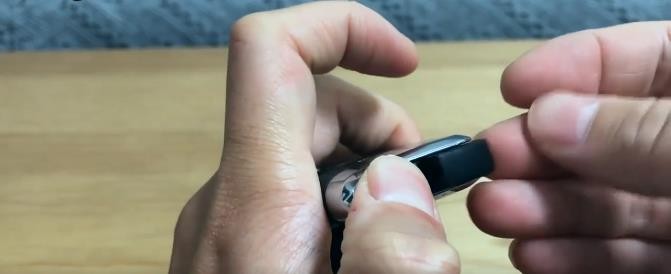 大众高尔夫7汽车遥控钥匙电池怎么换