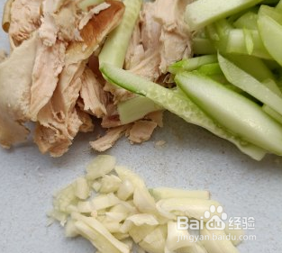 鸡胸肉拌黄瓜条