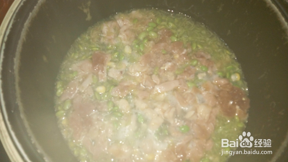 怎样做美味的家常青豆焖饭