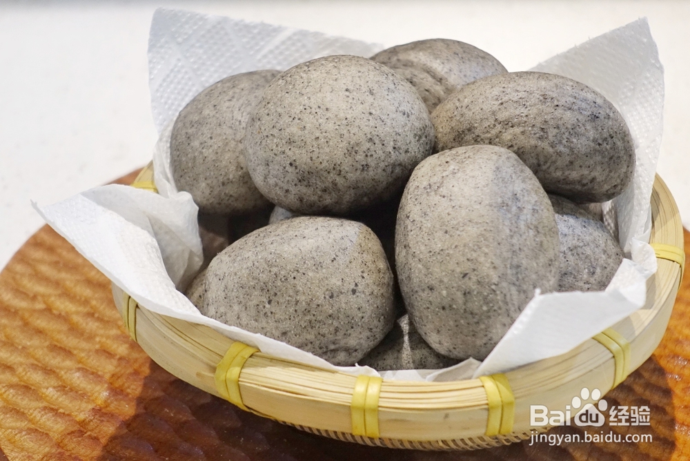 自己做的黑芝麻小馒头