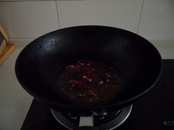 黄豆酱汁淋铁板茄