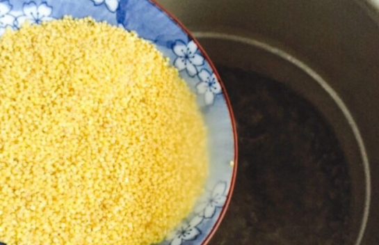 用高压锅煮稀饭水总是流出来 流了很多水