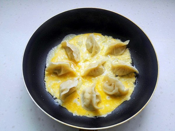 抱蛋煎饺的做法