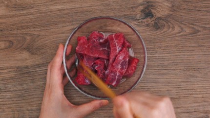 如何做出家常菜系列之西兰花炒牛肉