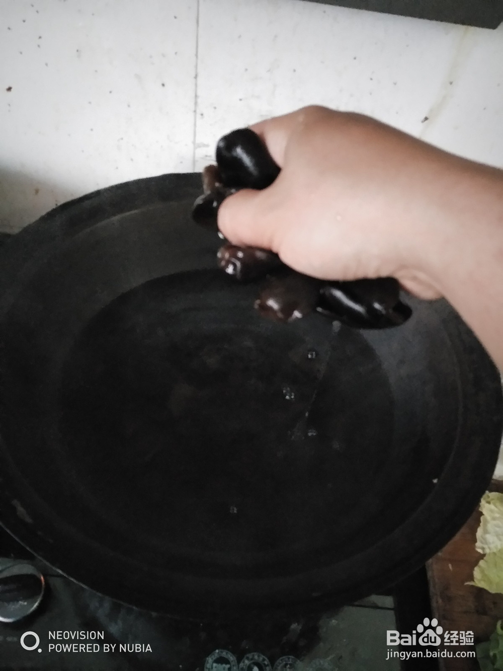 泡发木耳过水焯方法