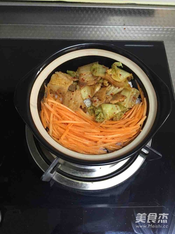 韩式辣白菜五花肉石锅拌饭