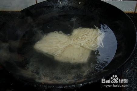 史上最简单油泼面制作方法