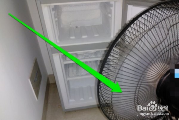 怎样快速清理冰箱里面结的冰