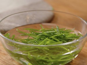 好吃的青花椒蒸鱼制作过程