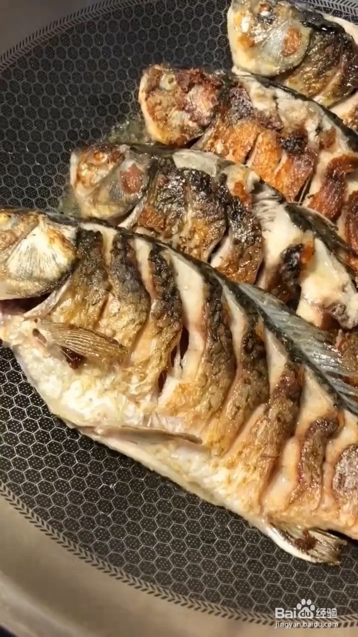 如何制作好吃的红烧鲫鱼