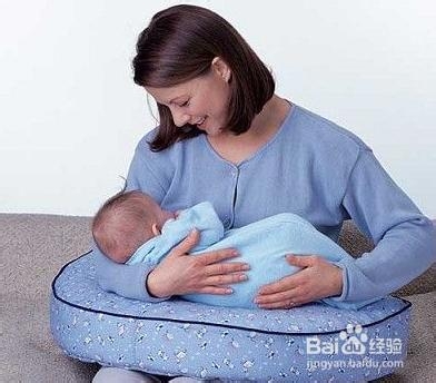 “幸福妈妈 母乳宝宝”之十大误区