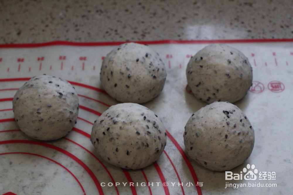 怎么吃都不腻的油黑芝麻贝果