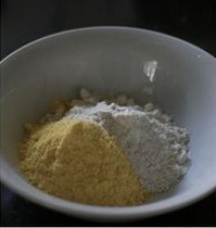 玉米面片炒彩蔬