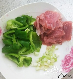 健康养生佳品蚝油青椒土豆片的做法