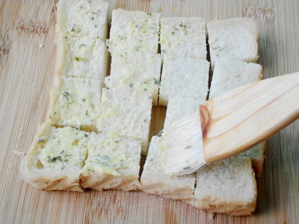 蒜香黄油吐司砖