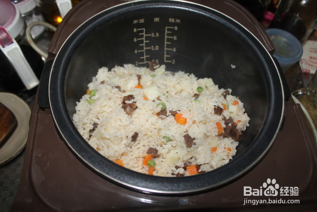 土豆腊肠焖饭的做法