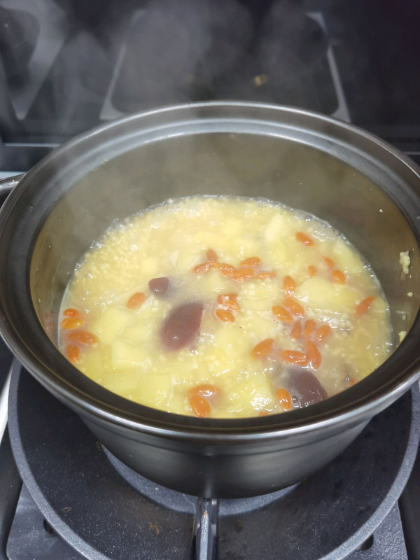 小米红枣苹果粥