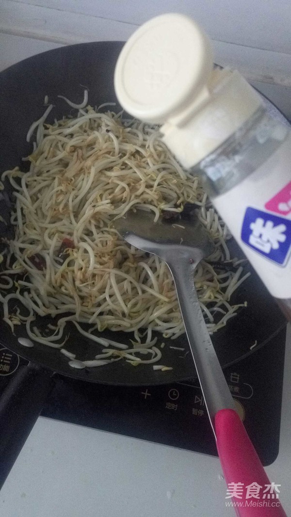 酸辣绿豆芽的做法