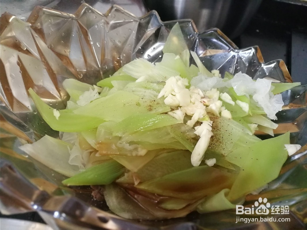 莴笋拌猪肉银耳