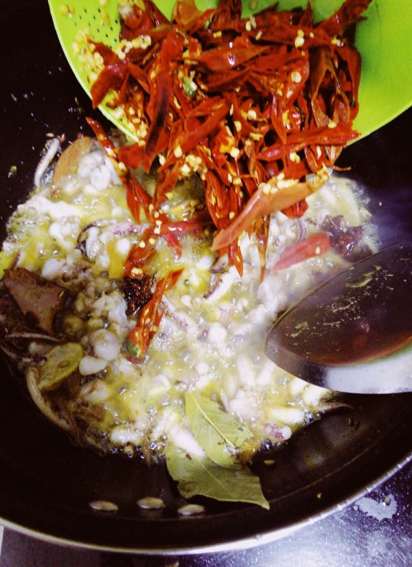 鱿鱼须里找辣椒