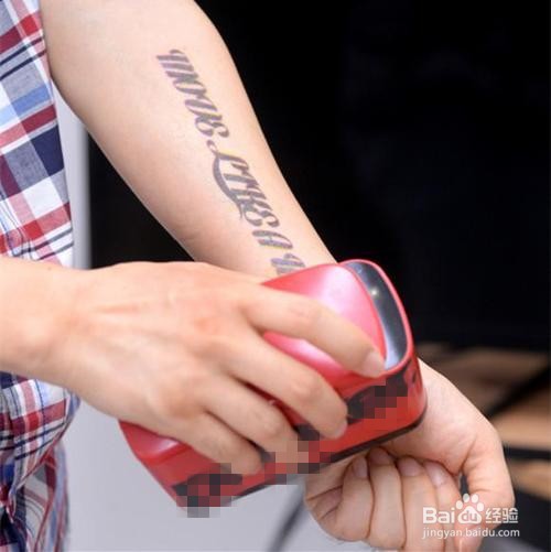 纹身墨水弄手上怎么清洗呢?