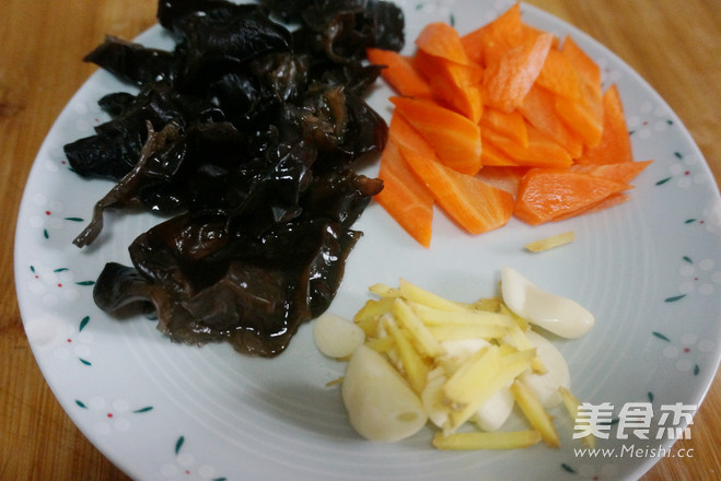 鱼香鹌鹑蛋的做法