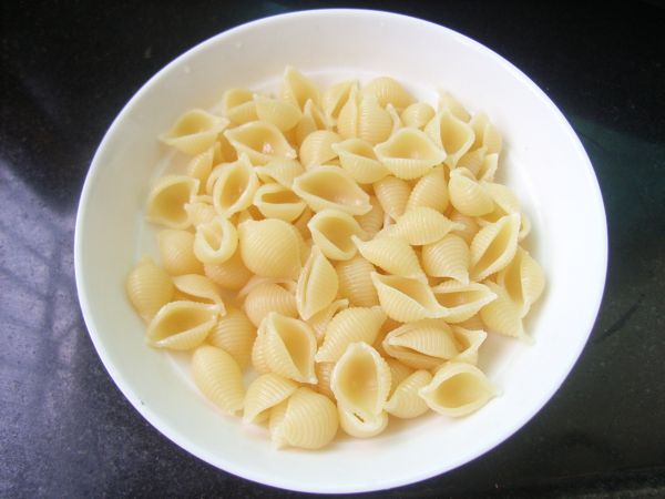 杂蔬香肠贝壳面