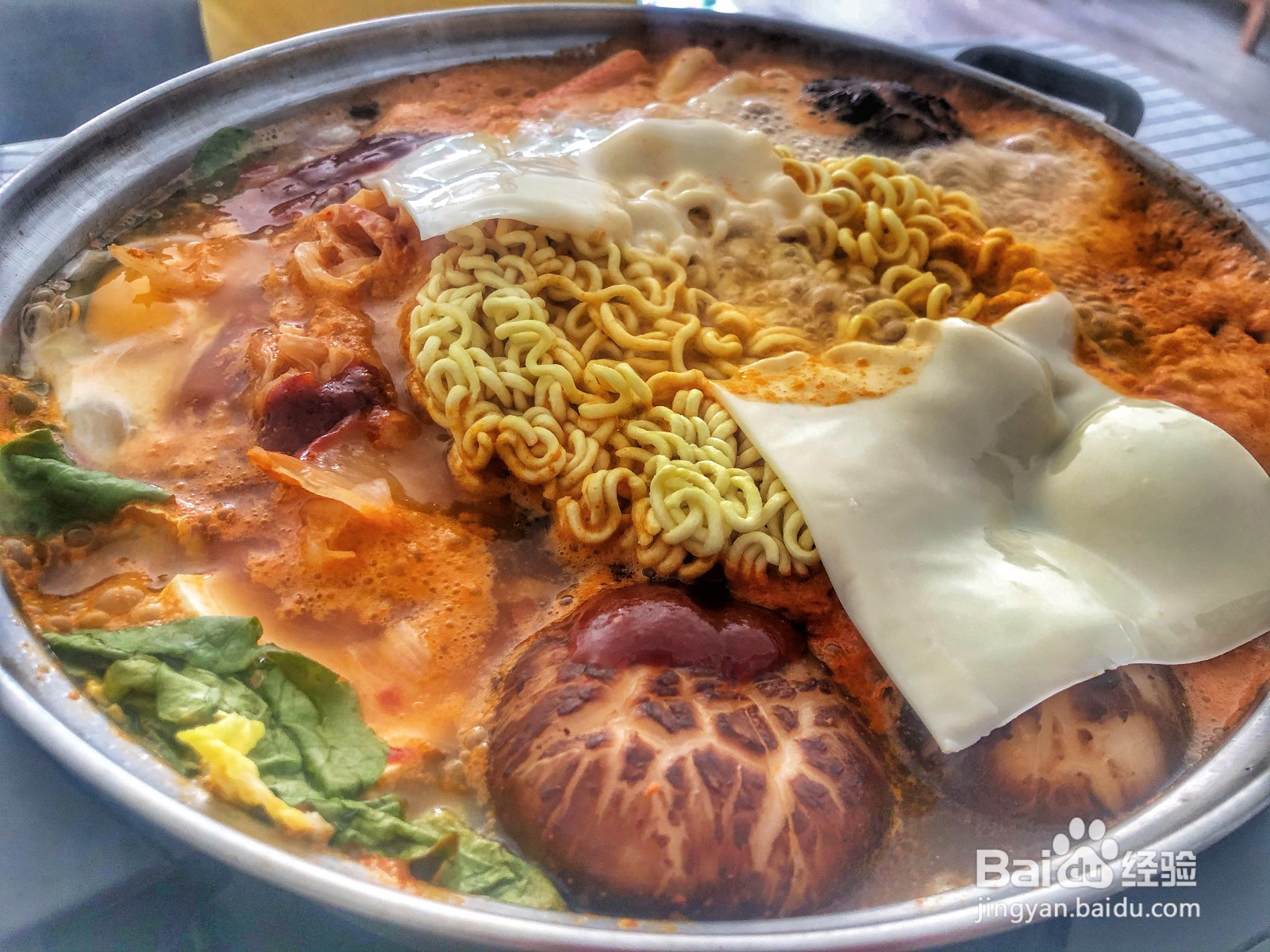 如何在家做出一锅美味的部队火锅?