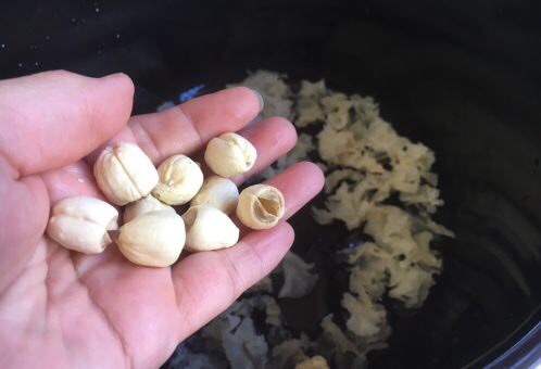 火龙果莲子百合银耳粥