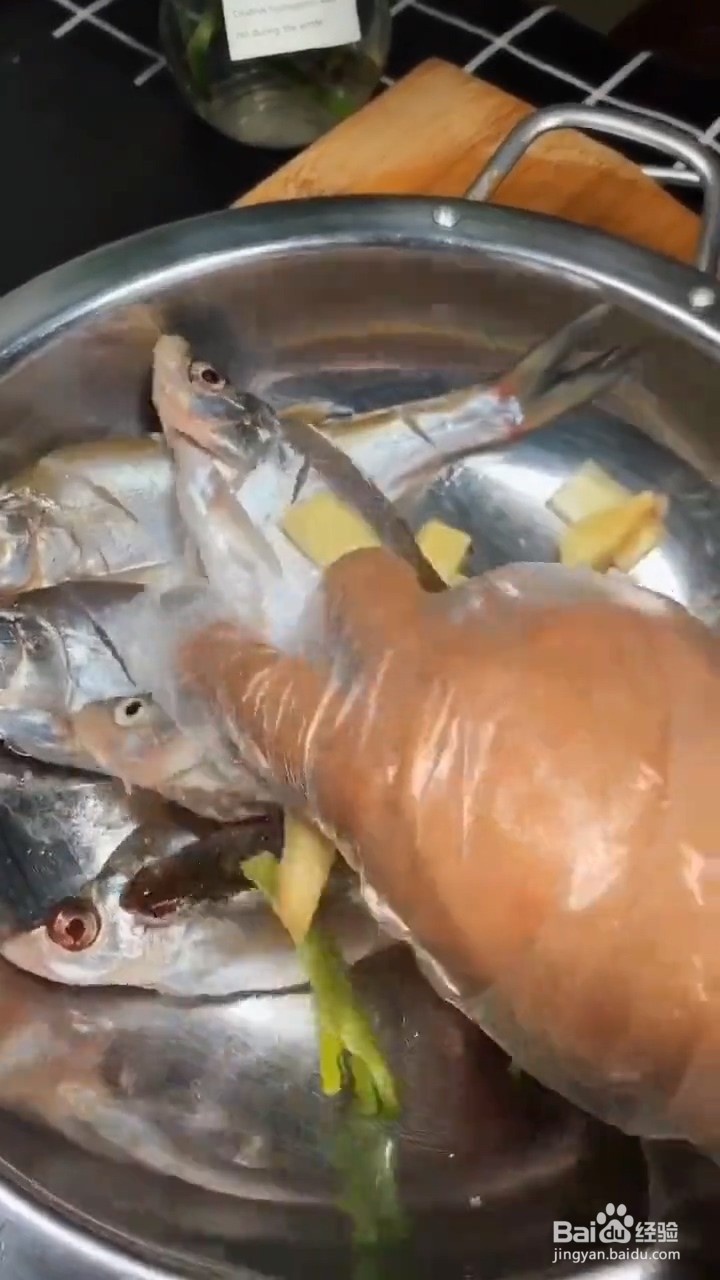 如何在家弄好吃美味的红烧小鲳鱼